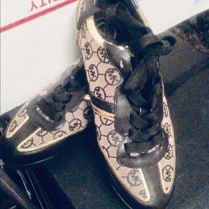 NWOT Michael Kors Monogram Sneakers size 9